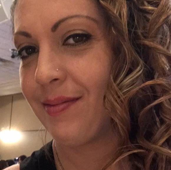 Meet your Posher, Laura - Picture 1 of 1